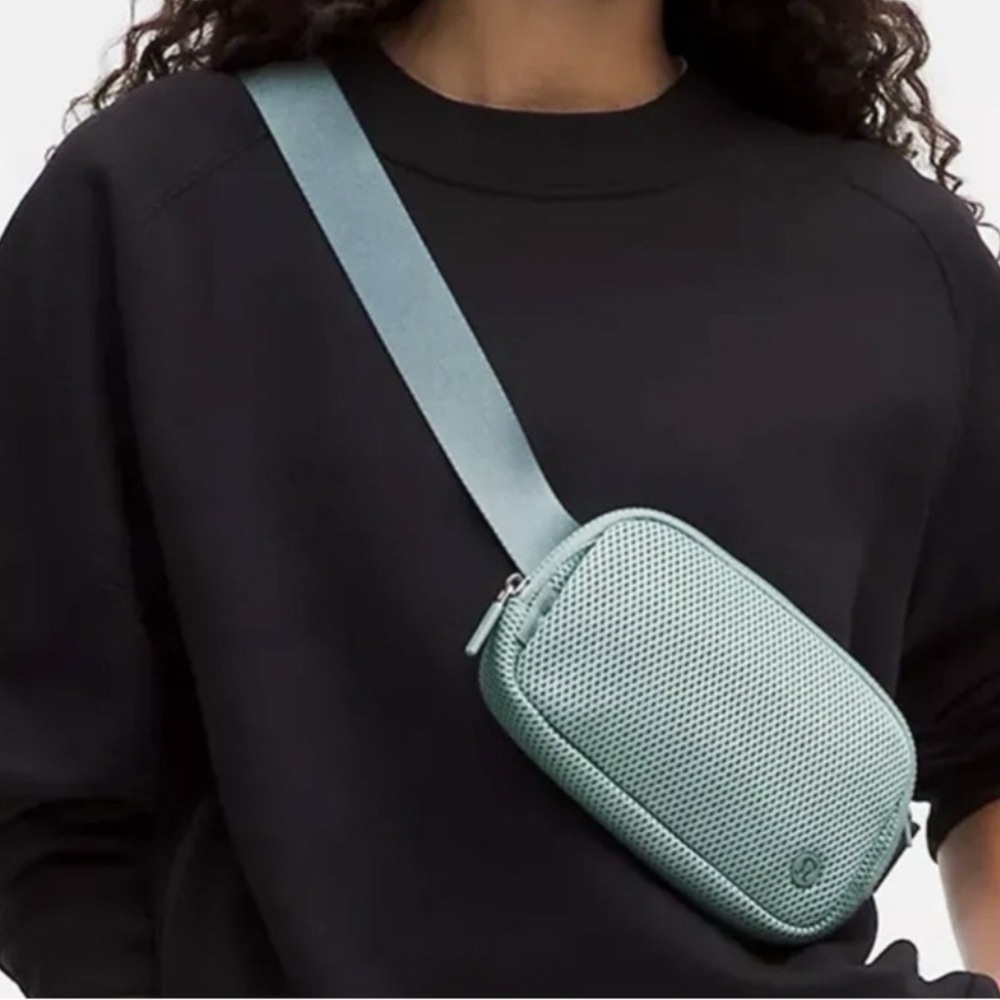 NWT Lululemon Everywhere Belt Bag Knit Mesh 1L Crossbody Waist Fanny Pack